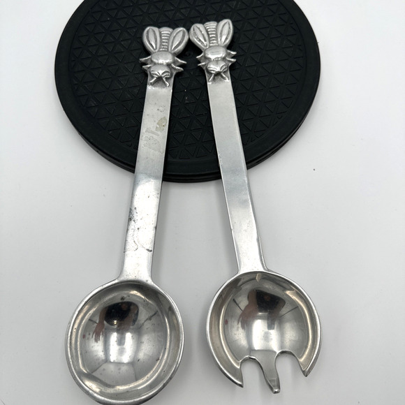Cast Silvertone Metal Bee Salad Spoon and Fork Serving Set - Picture 1 of 6